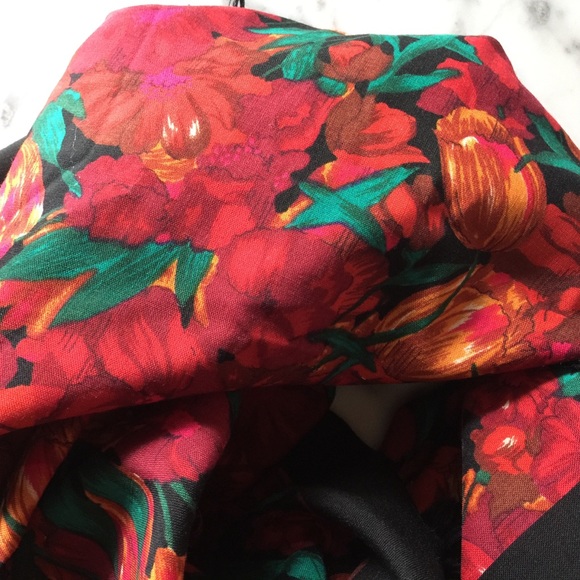 Gorgeous Willa New York Floral Print Scarf - Picture 4 of 8